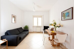 تلفزيون ذكي، مشغل دي في دي، كُتُب، ستيريو