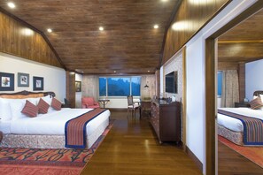 Family Room | Premium bedding, in-room safe, desk, soundproofing - MAYFAIR Himalayan Spa Resort (Kalimpong)