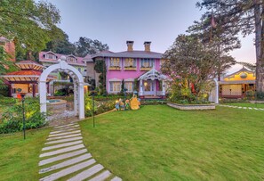 Front of property - MAYFAIR Himalayan Spa Resort (Kalimpong)