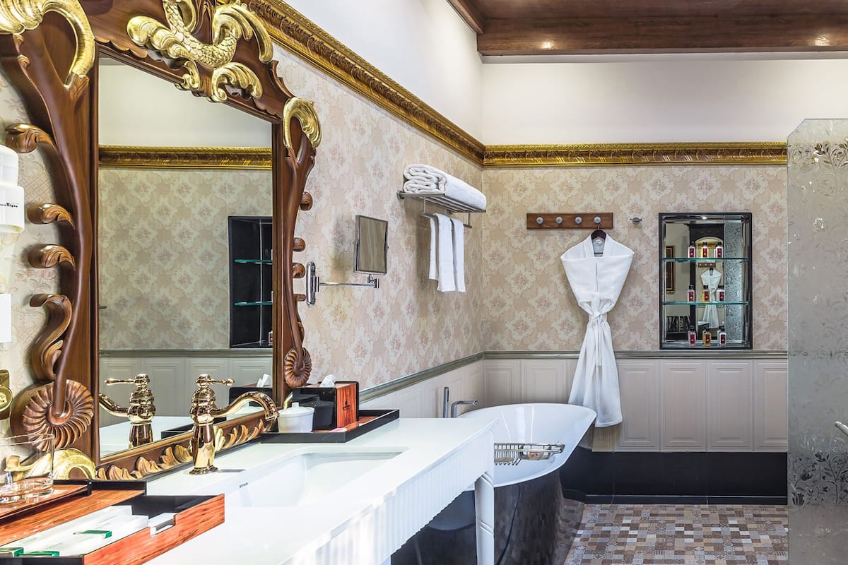 deluxe cottage | bathroom | separate bathtub and shower, deep-soaking bathtub, rainfall showerhead