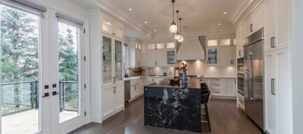 Luxurious 5 bedrooms, 6 bath Custom Home