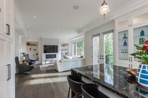 Smart TV, fireplace, Netflix, streaming services