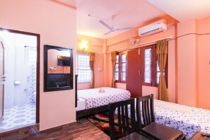 Chambre Double | Bureau, fer et planche à repasser, Wi-Fi gratuit