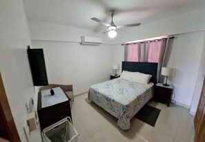 1 habitación, tabla de planchar con plancha, wifi y ropa de cama 