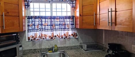 Frigorífic, microones, forn i placa de cuina