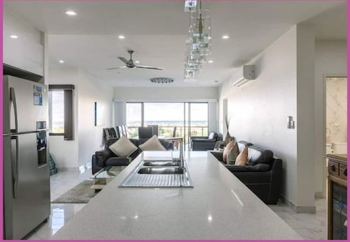 Luxury & Location - Sea Views with Modern Class!