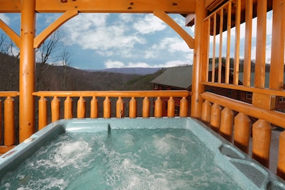 Cabin 2BR/2BA with Smoky Mountain Views