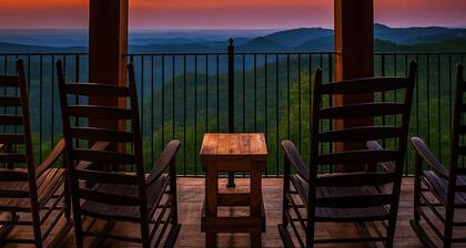 Luxurious 2BR Cabin w/Views, Hot Tub & Close to GSMNP