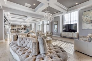 Una Smart TV, una consola de videojuegos, un reproductor de DVD