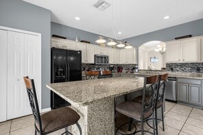 Fridge, microwave, oven, stovetop - Disney Magic at Emerald Island - 3 mi to Disney, South pool/spa, Game-room (Kissimmee)