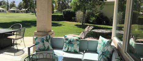 屋外ダイニングエリア