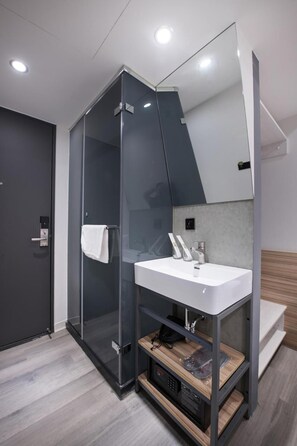 Shower, free toiletries, hair dryer, slippers - LightHouse (Taichung)