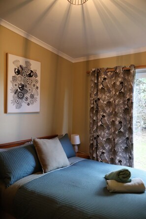 Unclassified image, 4 of 37, button - Far View - Pets,  Linen,  Wi-Fi, Netflix, Caravan, EV charger (Venus Bay)