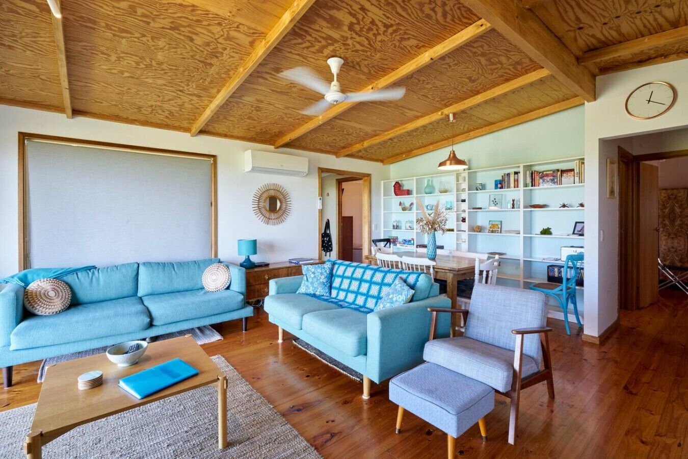 Smart TV, Netflix, DVD player, books