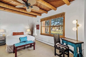 2 bedrooms, iron/ironing board, WiFi, bed sheets - Walk Everywhere, Kiva Fireplace (Santa Fe)