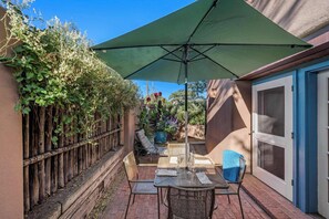 屋外ダイニングエリア