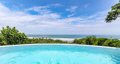 Luxury Home, Amazing Ocean Views! Front Row, Walk to the Beach! Sleeps up to 16