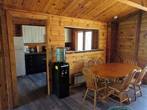 Private kitchen - Lakeview Escape - Maple 3 Bedroom Cottage - Prime Lake Muskoka Location (Bracebridge)