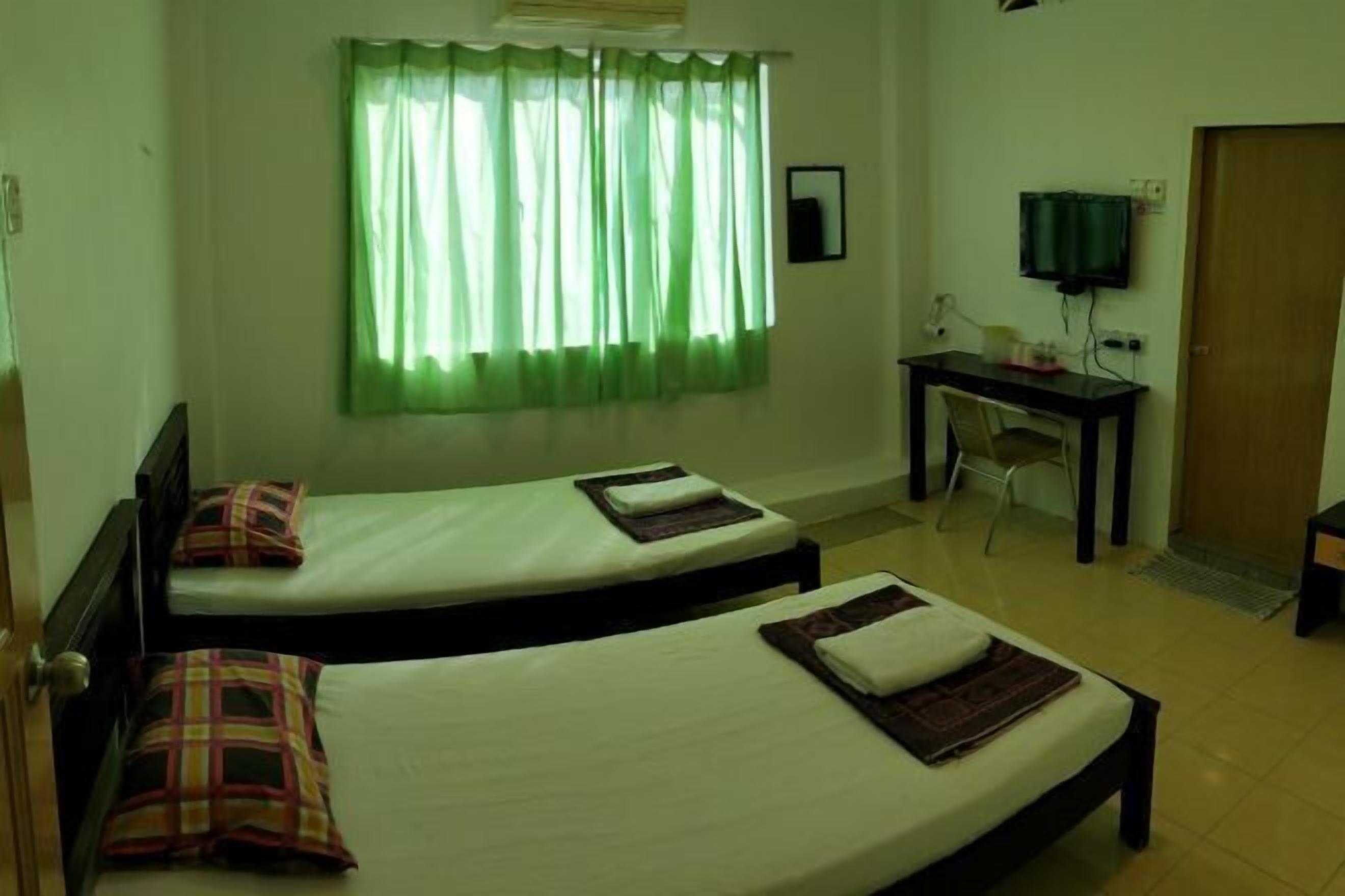 Meja kerja, setrika/meja setrika, dan Wi-Fi gratis