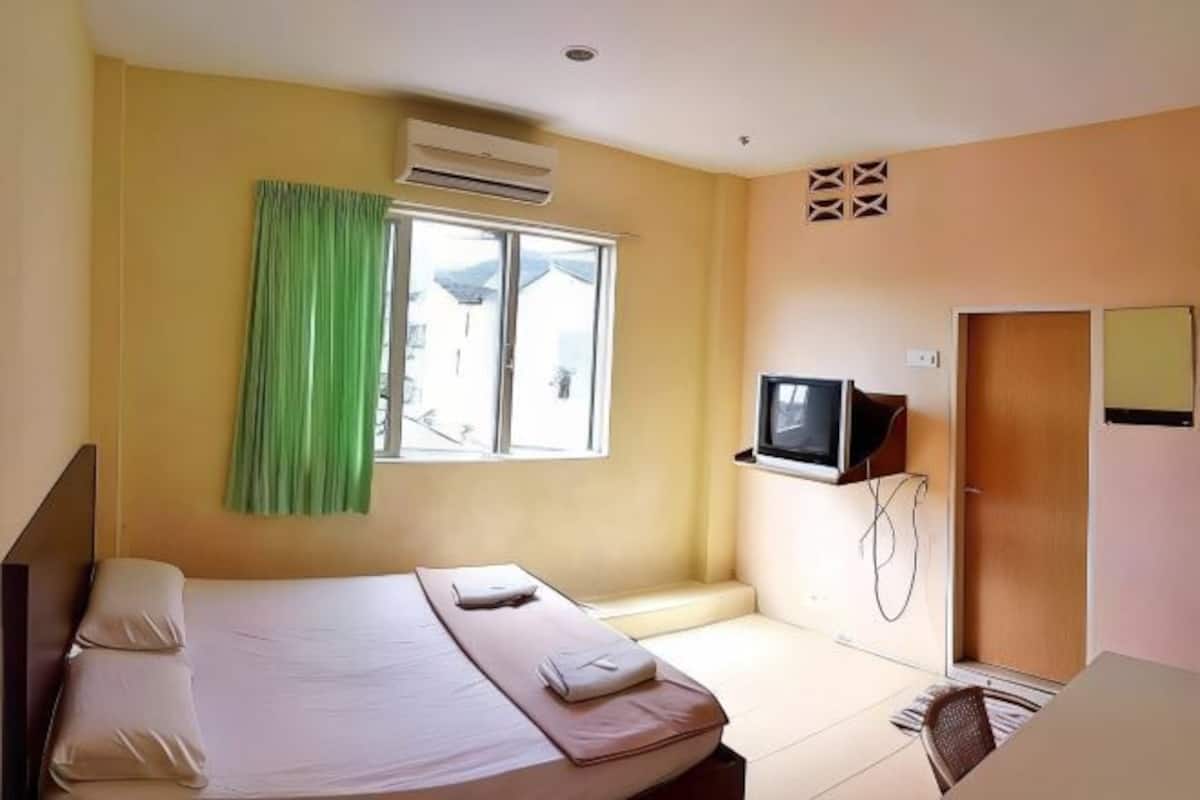 Desk, iron/ironing board, free WiFi