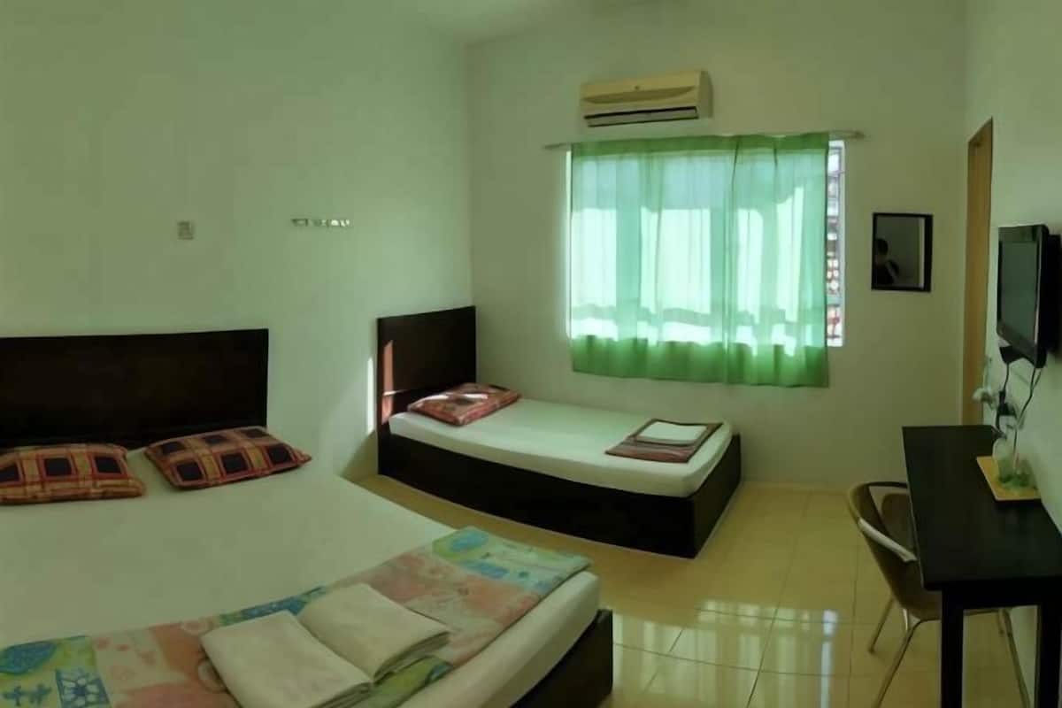 Meja, seterika/papan seterika, Wi-fi percuma
