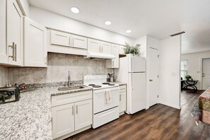 Fridge, microwave, oven, stovetop - Sarasota Downtown Apartment!!! (Sarasota)