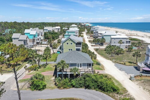 Steps From The Beach In The Quite Money Bayou Area with A Mother-In-Law Suite