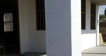 Hospedaje Colan Coconut a 50 m del mar en la playa La Esmeralda.