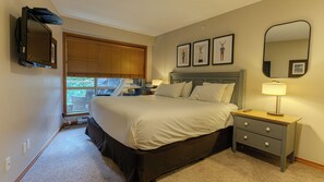 1 dormitorio, tabla de planchar con plancha, Internet y ropa de cama