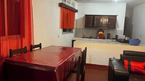 Fridge, microwave, stovetop, coffee/tea maker - Villa Cali Paso, Sambava (Sambava)