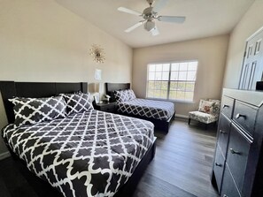 3 chambres, fer et planche à repasser, Wi-Fi, draps fournis