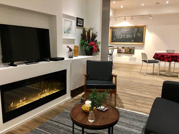 Smart TV, fireplace, Netflix, books