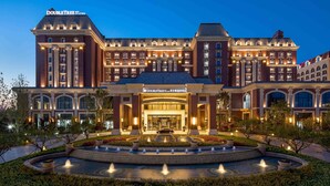 Unclassified image, 3 of 108, button - Doubletree by Hilton Qingdao Oriental Movie Metrop (Qingdao)