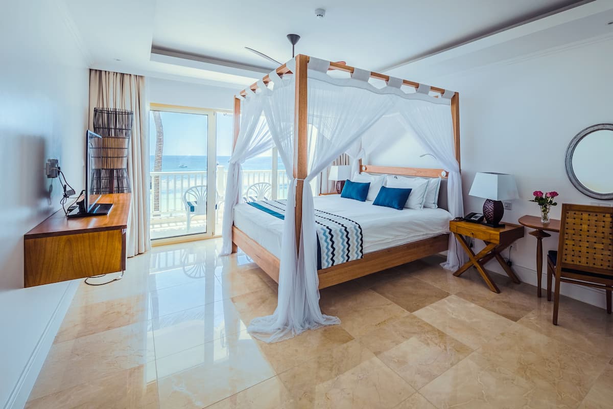 Premium bedding, minibar, in-room safe, desk