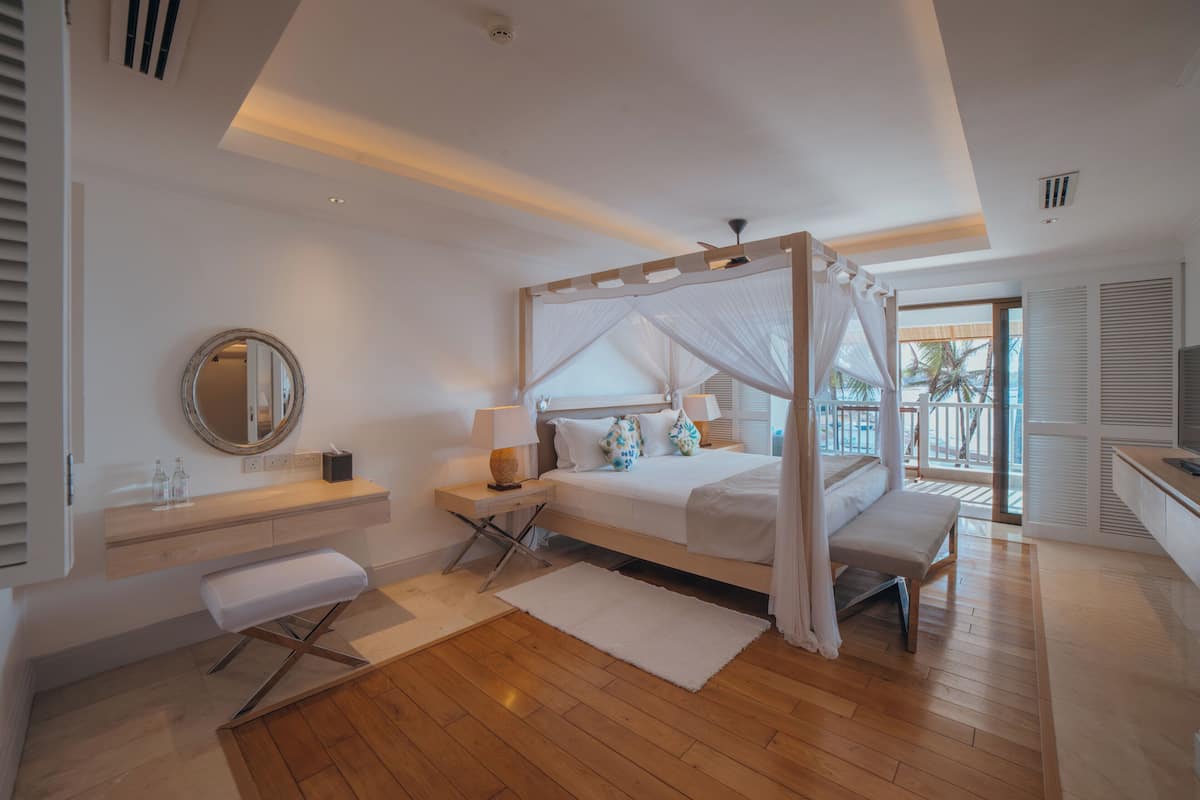 Standard Apartment, 1 Bedroom, Ocean View | Premium bedding, minibar, in-room safe, desk