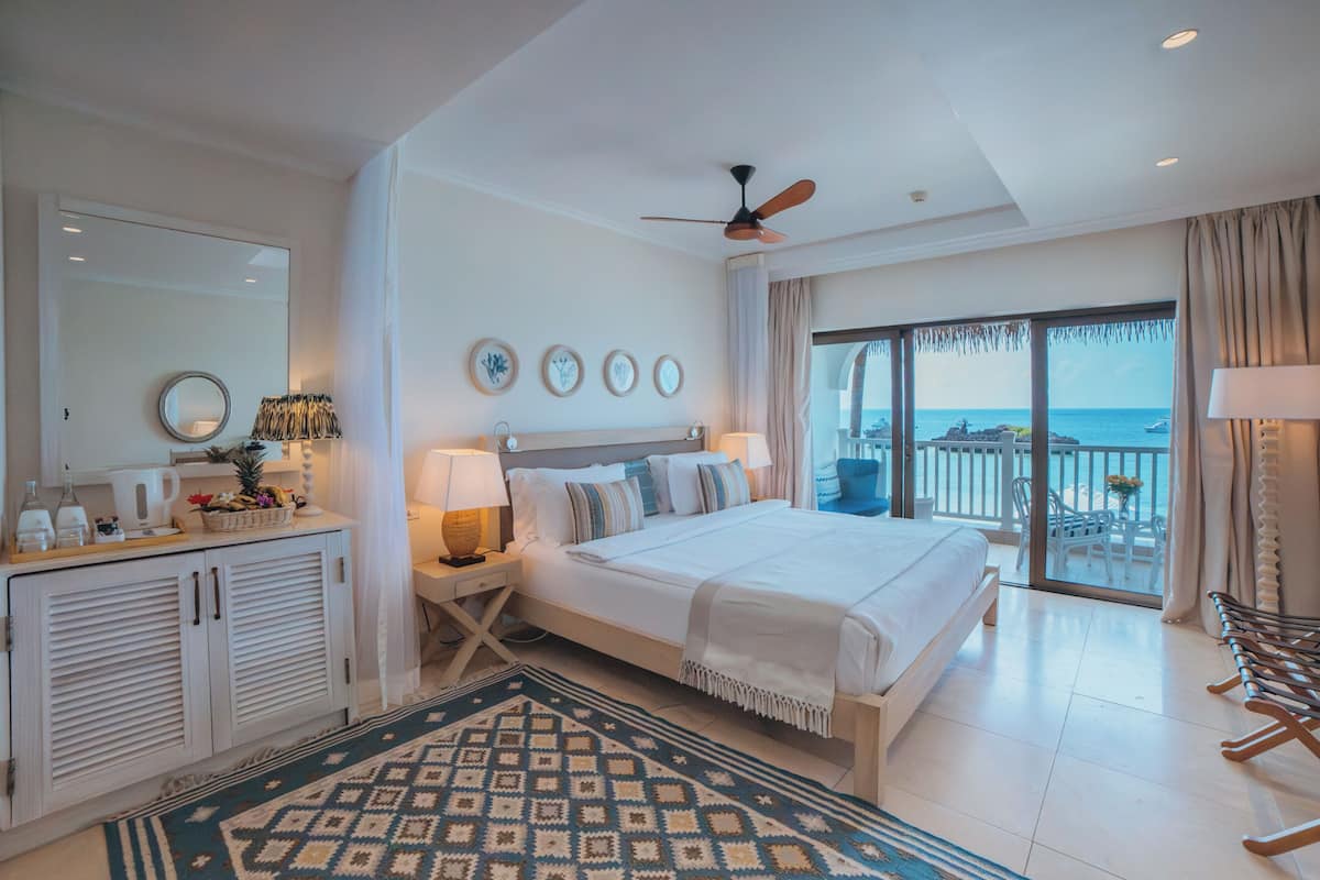 Premium bedding, minibar, in-room safe, desk