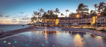 2 piscinas al aire libre, sombrillas, sillones reclinables de piscina