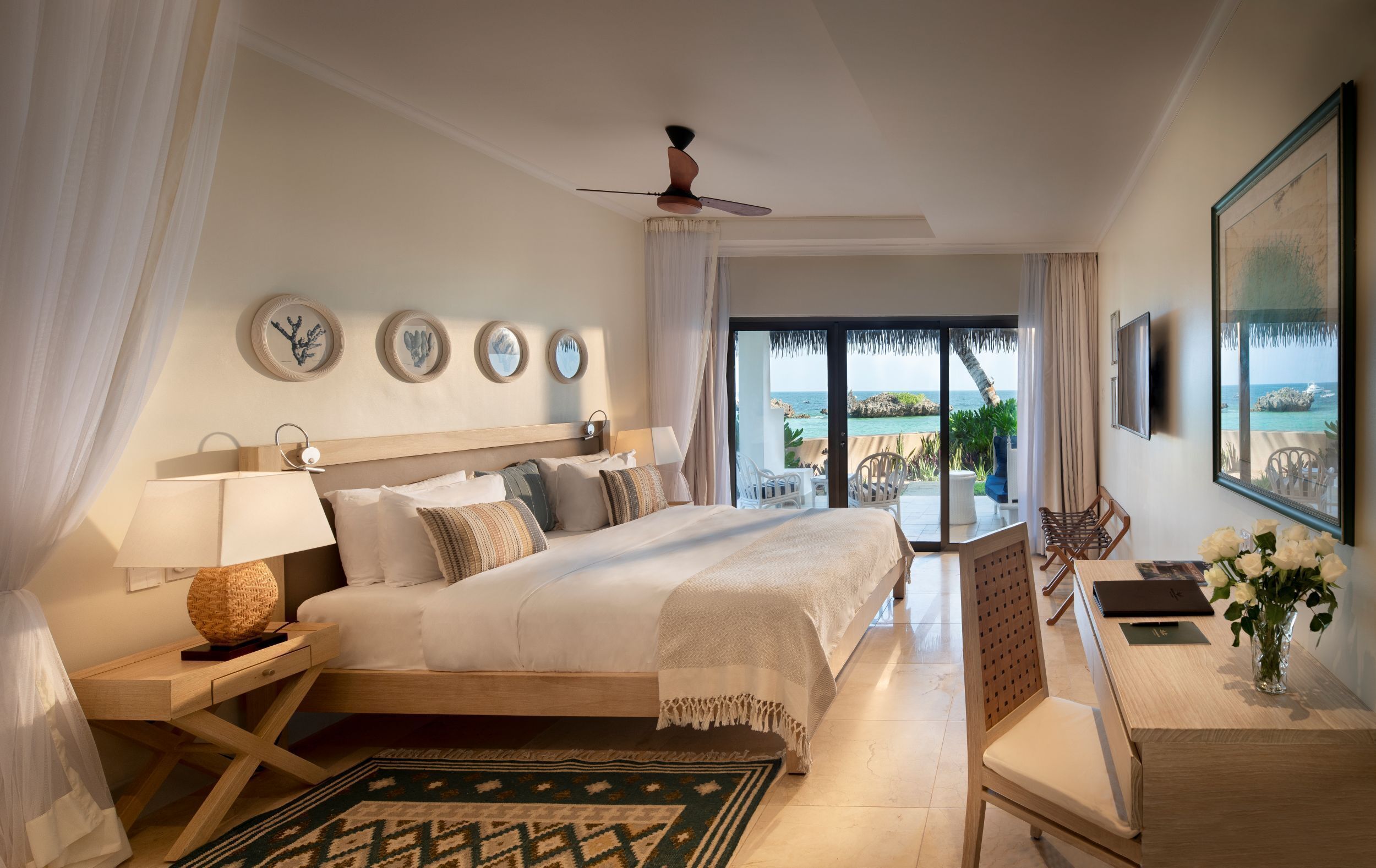 Ropa de cama de alta calidad y minibar 