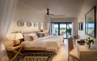 Ropa de cama de alta calidad y minibar 