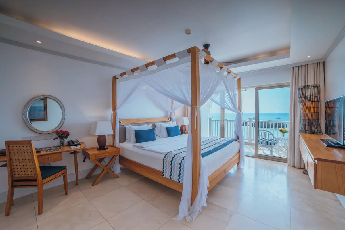 Standard Double Room, Ocean View | Premium bedding, minibar, in-room safe, desk