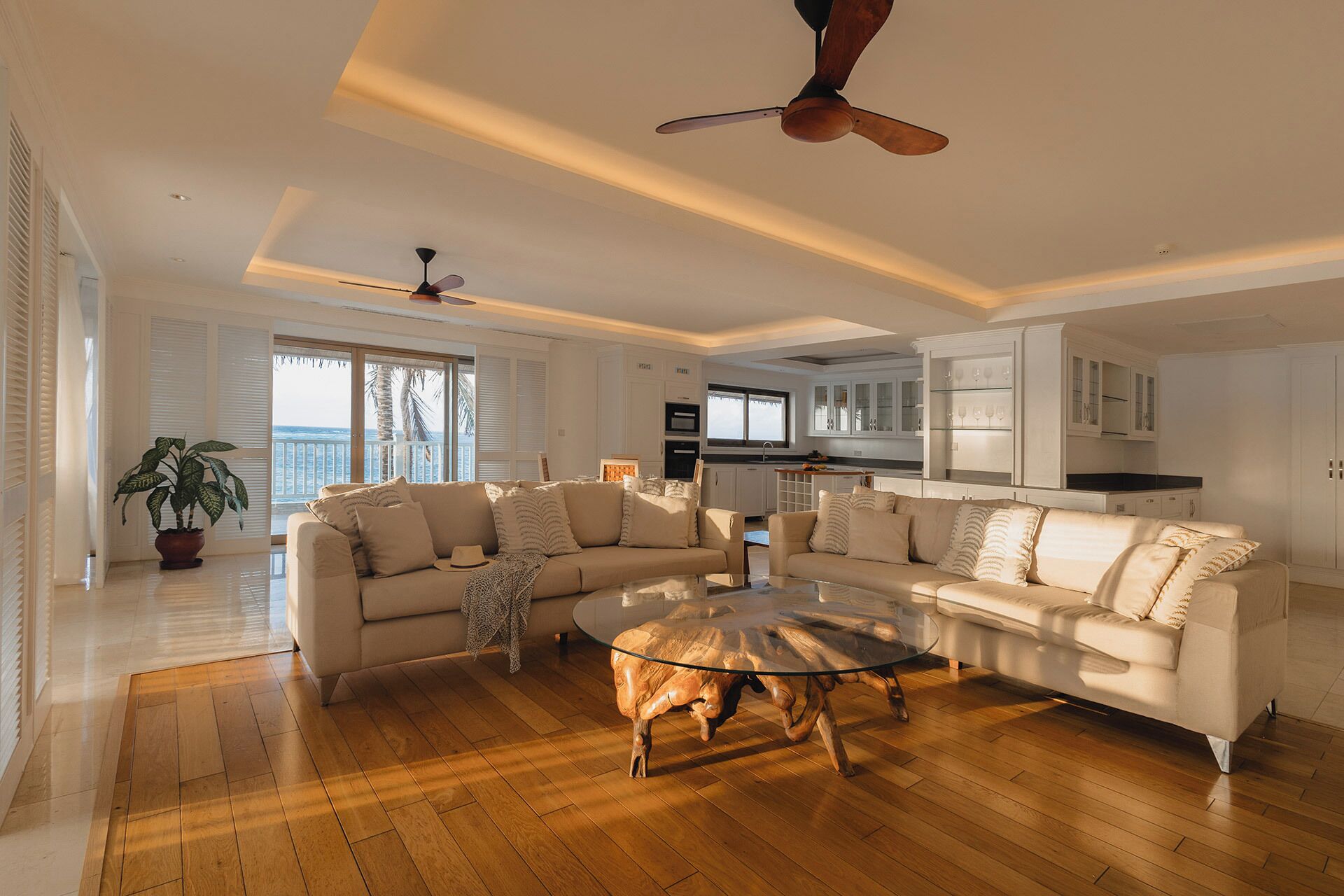 penthouse, 4 bedrooms, ocean view | living area | 32-inch tv with satellite channels