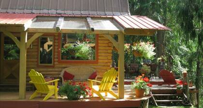 Kaslo Getaway - private and natural experience.