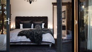 1 غرفة نوم ومكتب ومكواة/لوح كي وسرير سفر