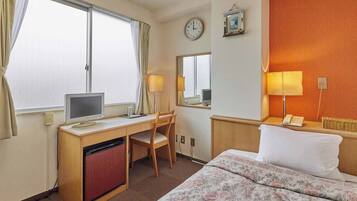 Tabla de planchar con plancha, wifi gratis y ropa de cama