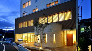 Façade de l’hébergement - soirée/nuit