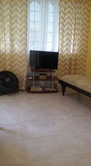 Interior - FULLY APPOINTED HOME AWAY FROM HOME (Kingston)