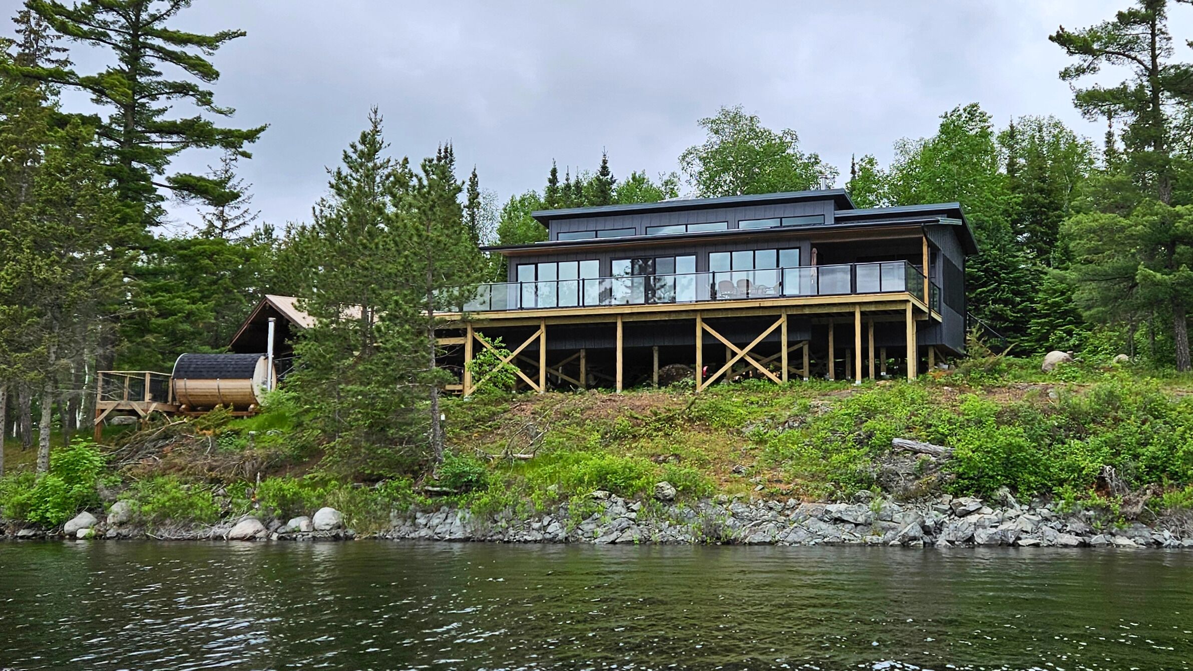 Newly built cabin includes equipped kitchen, spacious greenroom, and 2 bedrooms