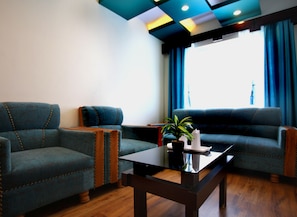 Coin salon dans le hall