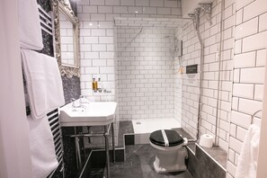 Hair dryer, towels - Number 10 The Abbey - Wymondham Abbey Apartment (Wymondham)