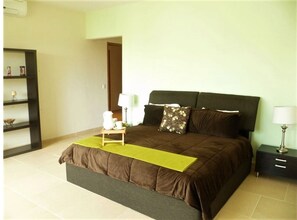 2 bedrooms, iron/ironing board, internet, wheelchair access